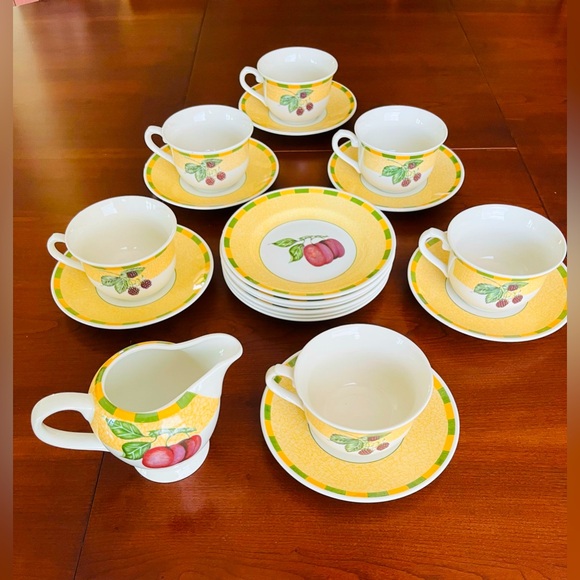 English Churcill Porcelain Set 6 Coffee Tea Cups 6 Saucers 6 plates milk cup - Picture 2 of 13
